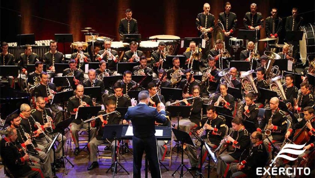 Banda Sinfónica do Exército atua no cineteatro Banda exercito