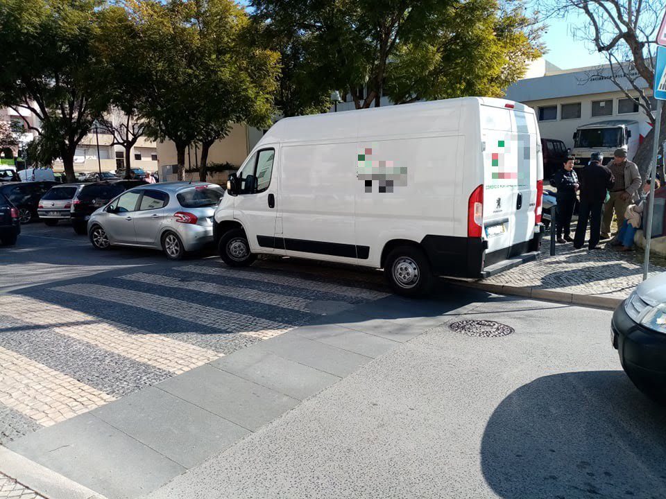 E agora, por onde é que eu passo? estacionam 9224464 3329545114140803072 n