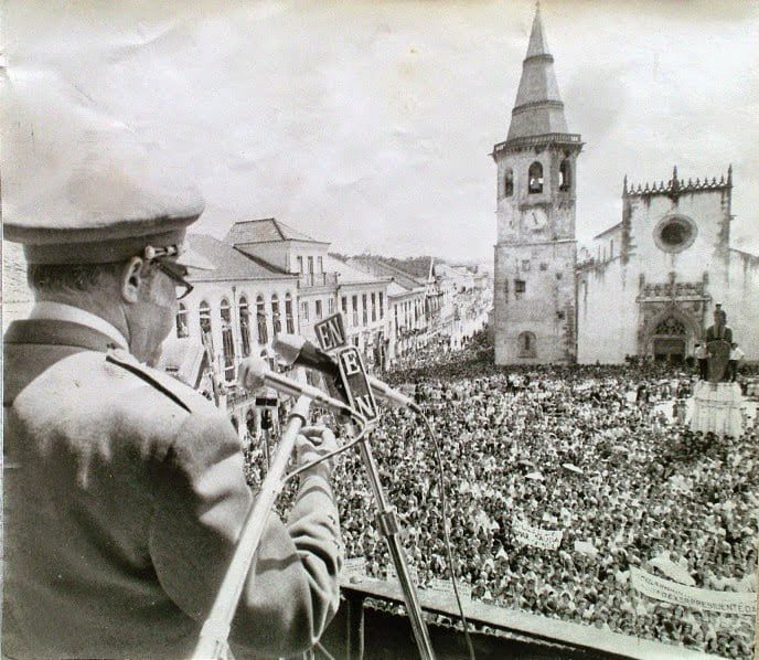 Como era o ambiente político em Tomar no pós-25 de Abril? 25 de abril spinola Tomar junho 1974 DSCF8891