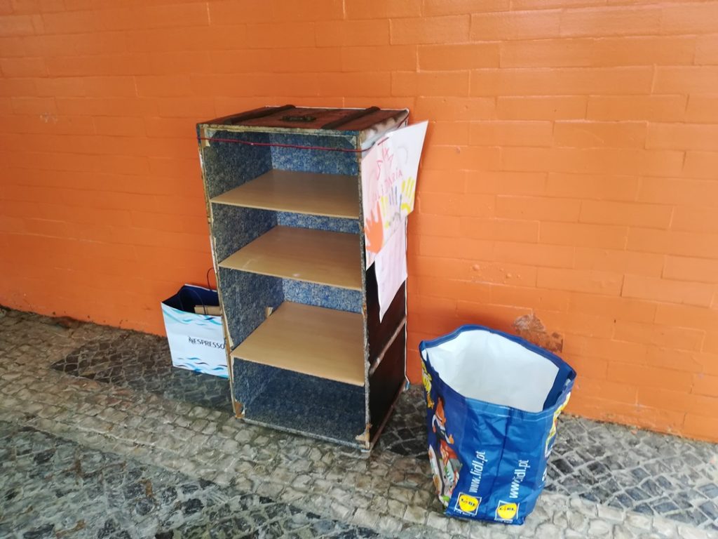 Caixas solidárias vazias em Tomar caixa solidaria IMG 20200426 082809