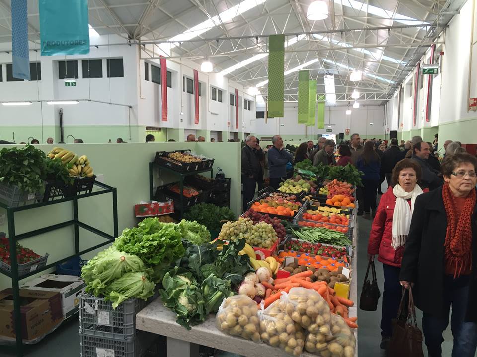 Autarcas furam greve e abrem mercado municipal mercado 24533820316595 n