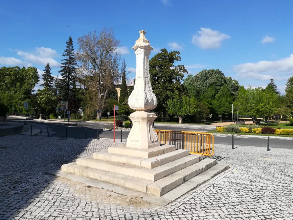 Afinal foi a câmara que retirou a esfera do Pelourinho de Tomar pelourinho IMG 20200422 172538