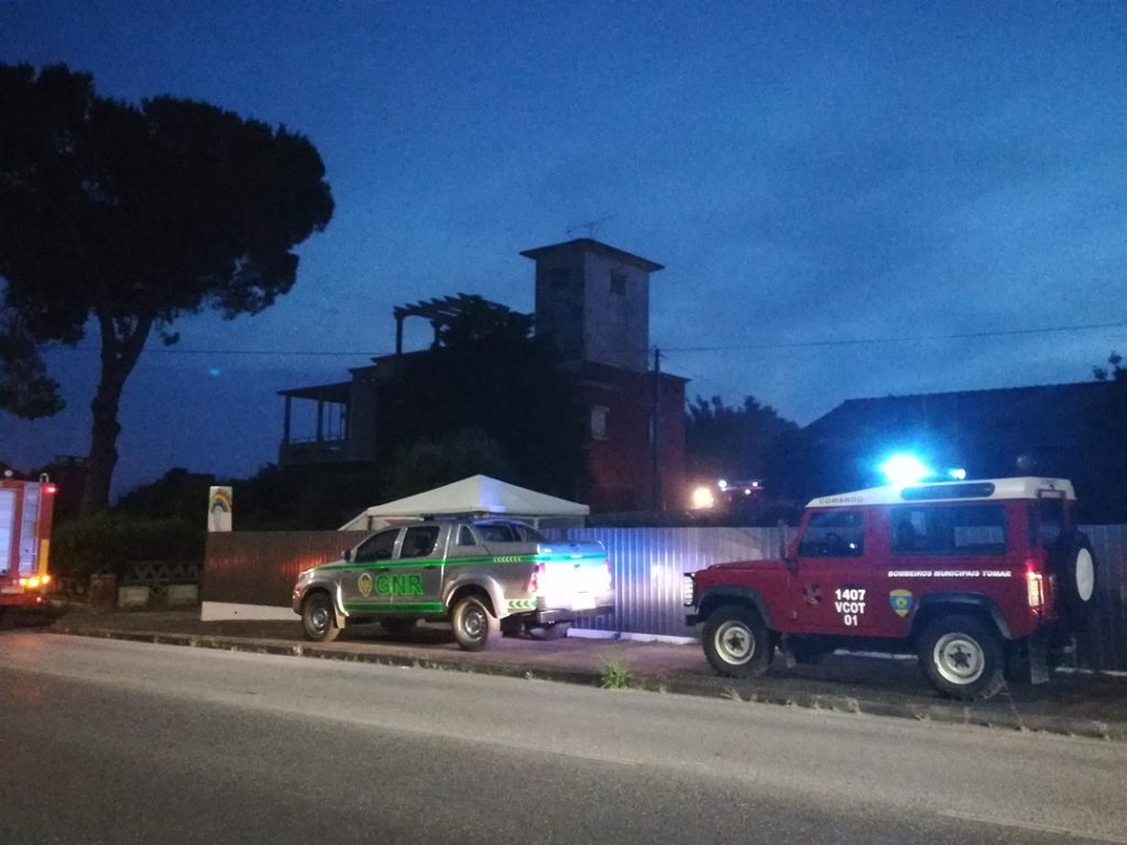 Incêndio destrói anexo de habitação IMG 20200530 212916