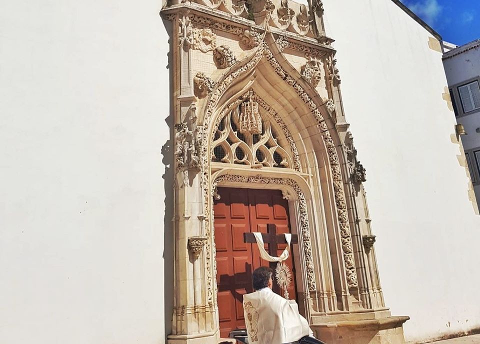 Imagem de Nª Srª de Fátima em procissão automóvel pelas ruas da cidade igreja 5 6505924212673216512 o