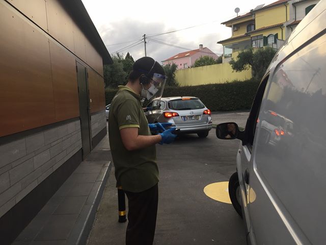 Instituto Politécnico oferece viseiras ao McDonald’s Tomar mcd 7 2790492856970641408 n