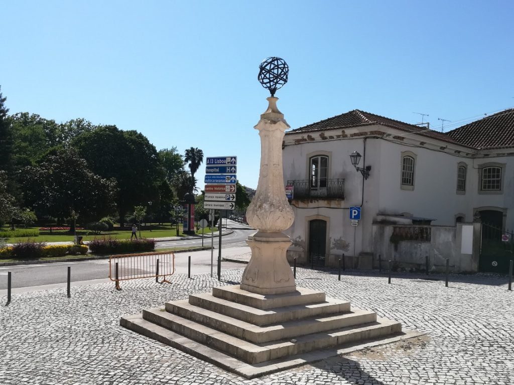 Esfera armilar reposta no pelourinho pelourinho IMG 20200517 101240