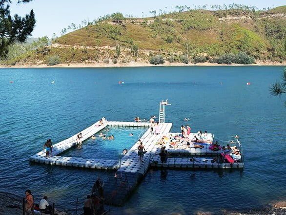 Ferreira do Zêzere: piscina flutuante do Lago Azul completa 40 anos lago azul piscina