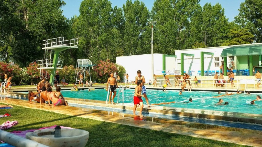 Curso de Nadador Salvador promovido pela câmara custa 250 euros piscina foto Rui Rui 444 8464788523666109023 o