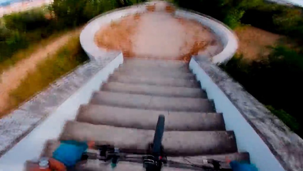 Descer as escadinhas de Nª Srª da Piedade de bicicleta (c/ vídeo) escadinhas