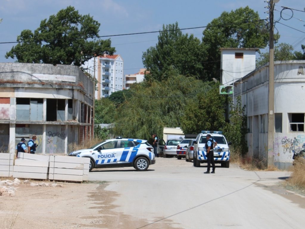 PSP detém condenado e apreende arma no Flecheiro flecheiro psp IMG 3484