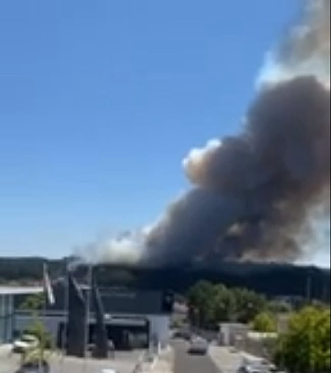 Incêndio em Ourém mobiliza mais de 100 bombeiros (c/vídeos) inc