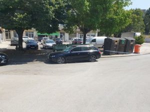 Recolha de lixo dificultada por viaturas mal estacionadas lixo 0349 5464874177690994471 n