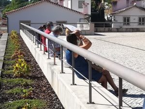 Consumidores sofrem ao sol para serem atendidos na Tejo Ambiente tejo ambiente IMG 20200826 103948