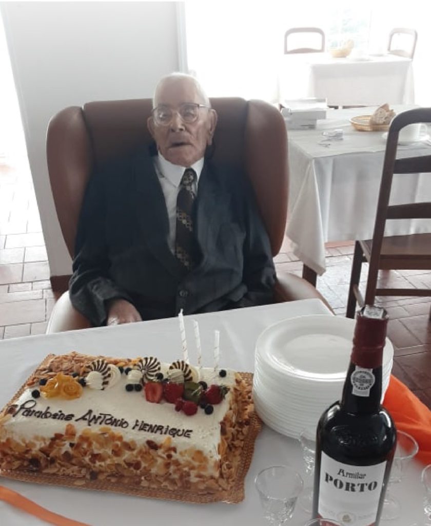 Utente do lar da Misericórdia comemora 107 anos A H 40543843917 o