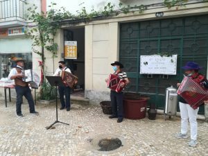 S. Pedro deu tréguas para a vindima da rua dos Arcos (c/ fotos e vídeo) IMG 20200918 182312