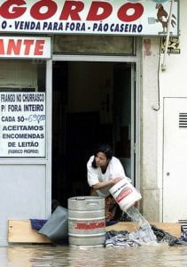 Lembram-se das cheias do ano 2000 em Tomar? (c/ fotos e vídeo) Cheias Em Tomar07 12 2000 d