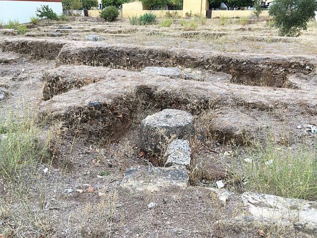 Mais uma asneira monumental Ruinas do forum romano de Tomar