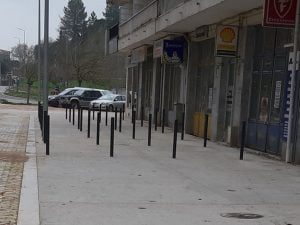“Chuva” de pilaretes na av. Nuno Álvares Pereira av. Nuno Alvares Pereira 55229 6808219017448545329 o