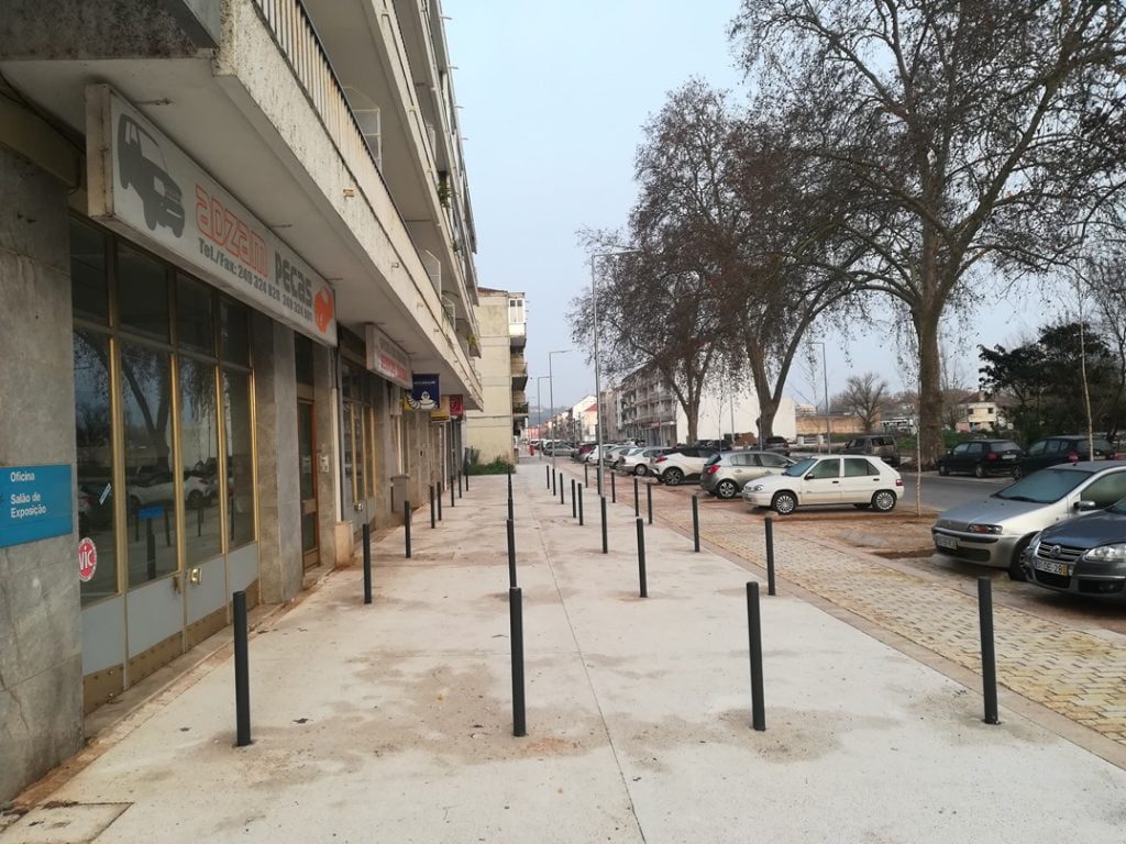 “Chuva” de pilaretes na av. Nuno Álvares Pereira av. Nuno Alvares PereiraIMG 20201223 081554