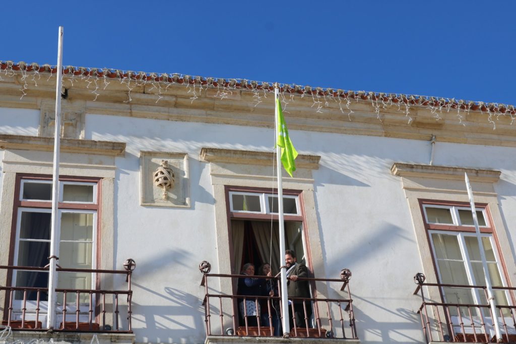 Tomar perde bandeira de “Autarquia Familiarmente Responsável” camara Tomar familia 20778035 4AmFu