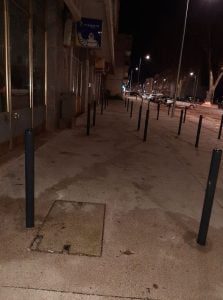 “Chuva” de pilaretes na av. Nuno Álvares Pereira palitos