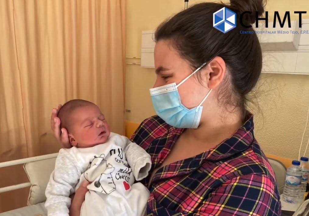 Mateus foi o primeiro bebé a nascer este ano na maternidade de Abrantes (c/ vídeo) bebe primeiro bebe 2021 2 e