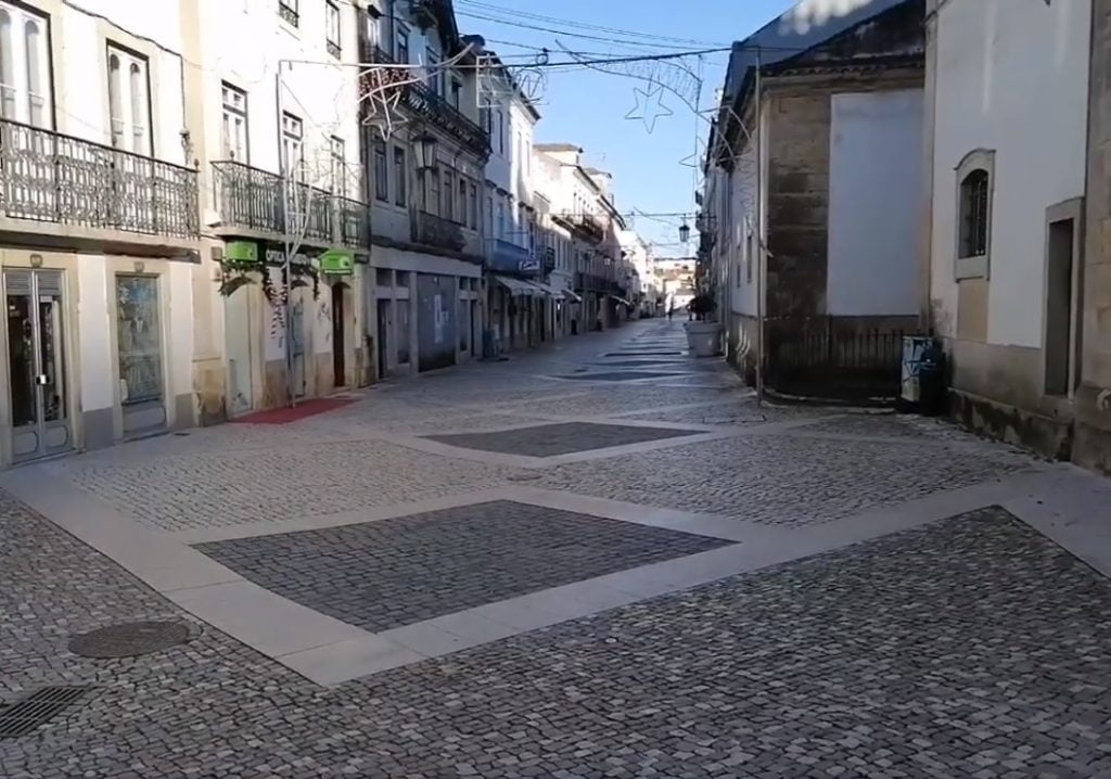 recolher obrigatorio corredoura