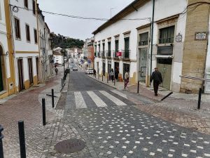 Carro despista-se na av. Marquês de Pombal (c/ vídeo) IMG 20210327 104332