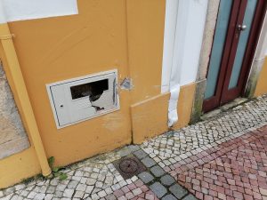 Carro despista-se na av. Marquês de Pombal (c/ vídeo) IMG 20210327 104353