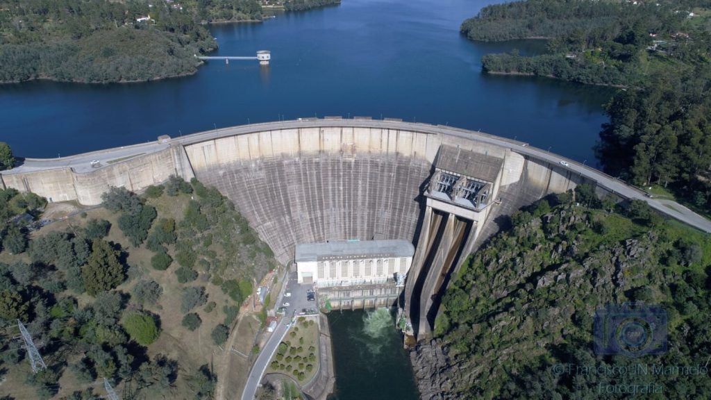 Homem de 32 anos morre ao cair da barragem de Castelo do Bode barragem castelo do bode 550365692891620 o scaled 1