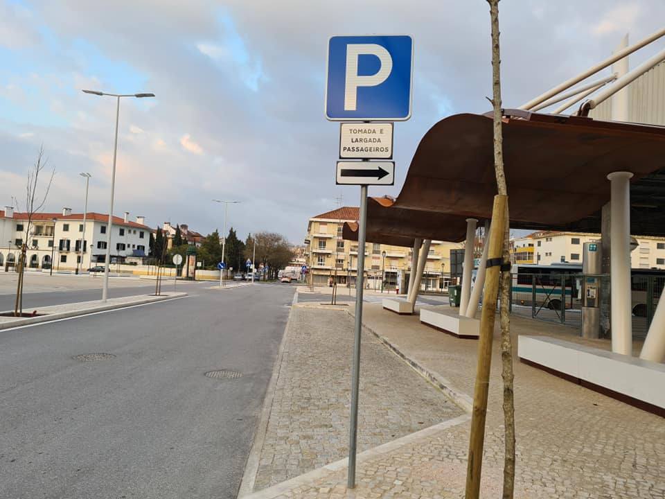 Falha da câmara afasta taxistas da praça taxis 644890784 4119154509037754005 n