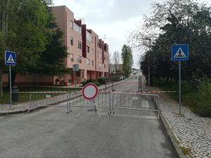 Estrada abate e provoca cratera em Tomar IMG 20210402 085759