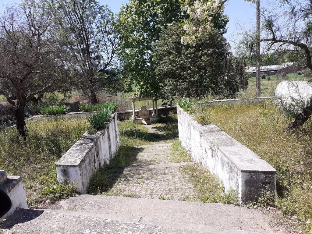 Fonte de Marmelais ao abandono fonte de marmelais 0 3318432234015778914 n