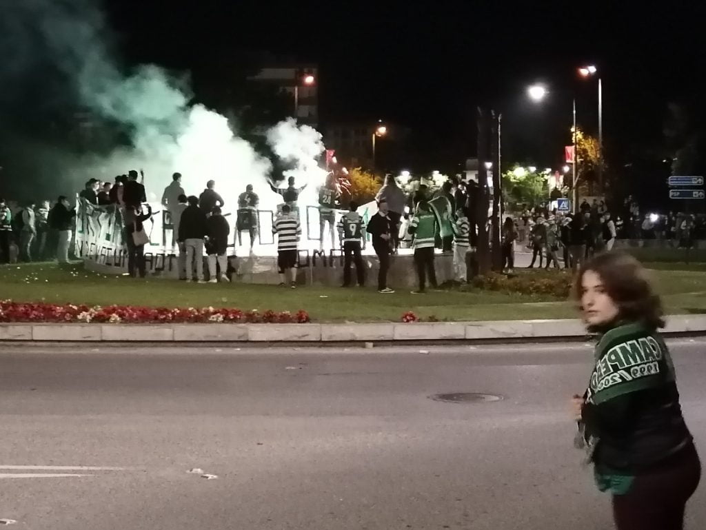 Sportinguistas em festa na rotunda de Tomar (c/ fotos e vídeos) IMG 20210511 224330