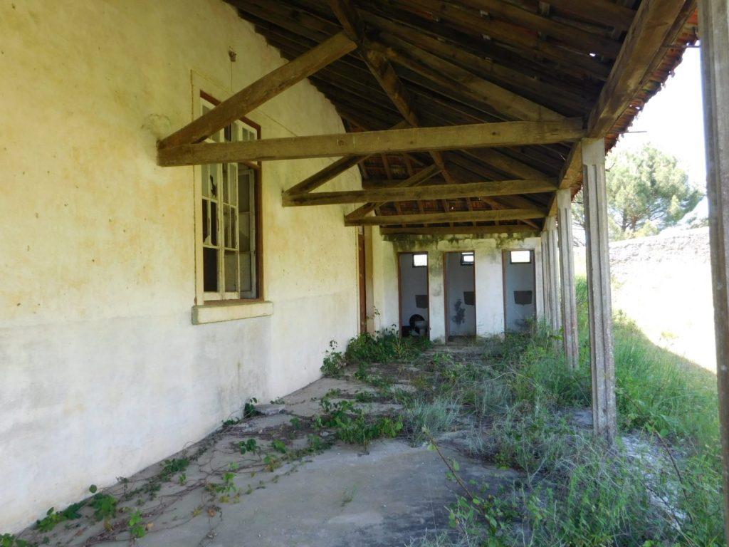 Escola cedida pela câmara de Tomar está ao abandono (c/ fotos) escola 007075 437821518655503271 n scaled 1