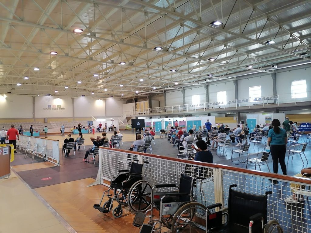 Profissionais sofrem com calor no centro de vacinação em Tomar covid 19 IMG 20210614 105628