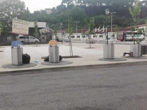 Ninguém despeja os ecopontos junto à Rodoviária ecoponto 53489035 6917363956213366160 n