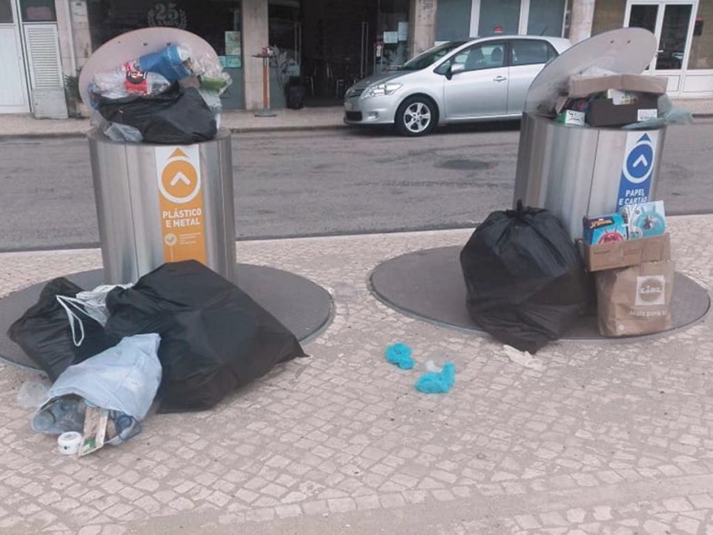 Ninguém despeja os ecopontos junto à Rodoviária ecoponto 736520 6463825597942296686 n