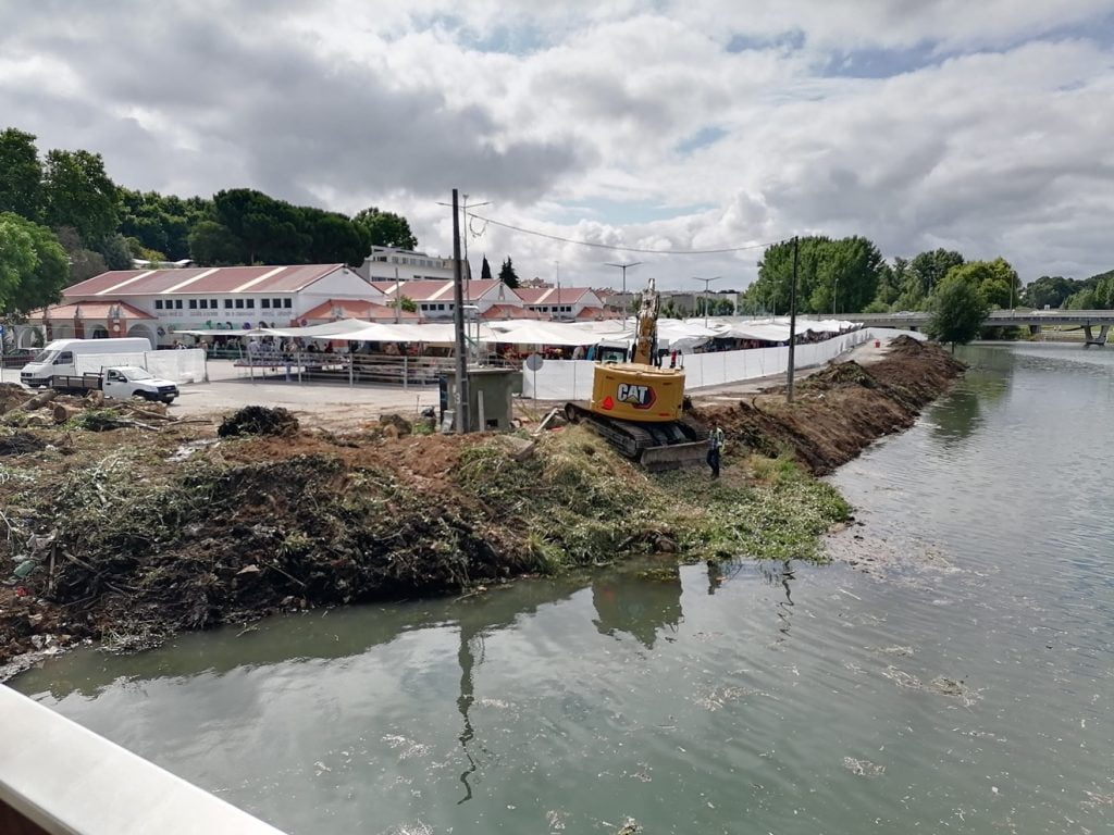 Arranjo da margem do rio junto ao mercado já começou mercado margem nabao IMG 20210618 102230