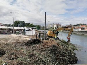 Arranjo da margem do rio junto ao mercado já começou mercado margem nabao IMG 20210618 103319