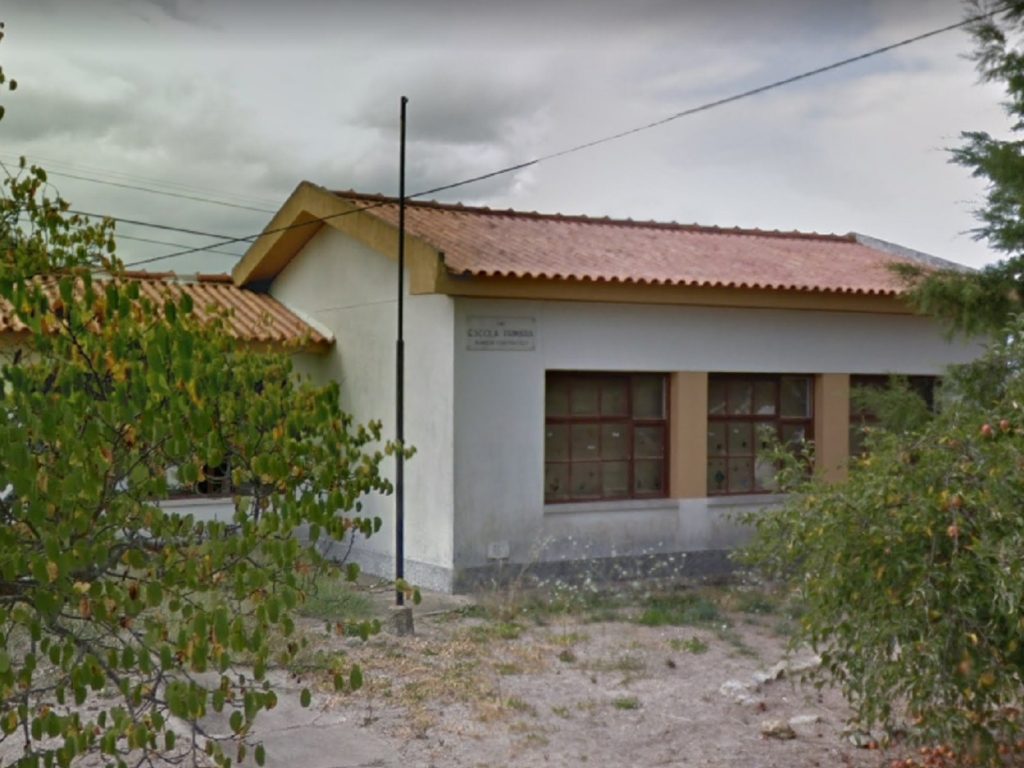 Câmara vende três antigas escolas primárias escola povoa