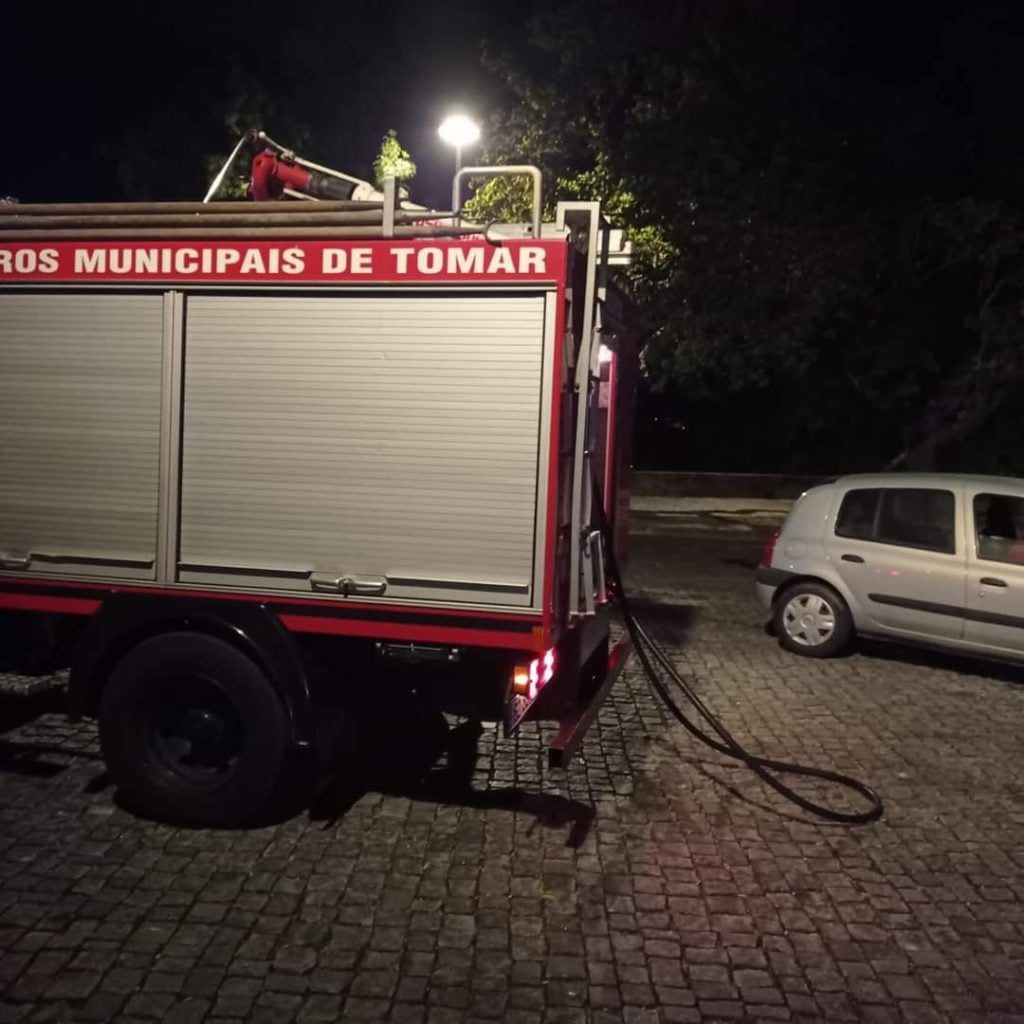 Cadastrado foi fazer piões no parque do castelo e carro começou a arder inc 62 4526636332418662426 n