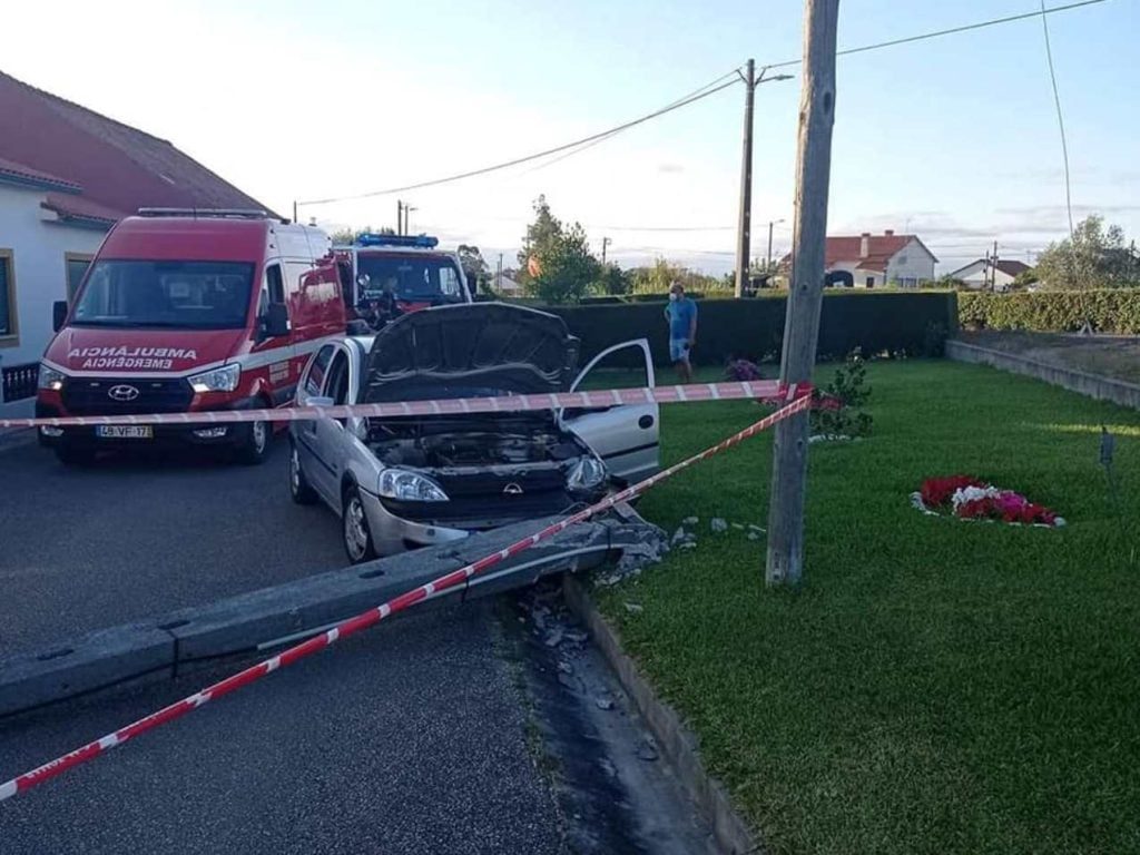 Idosa ferida em despiste contra poste despist 2487334 5644409684166969058 n