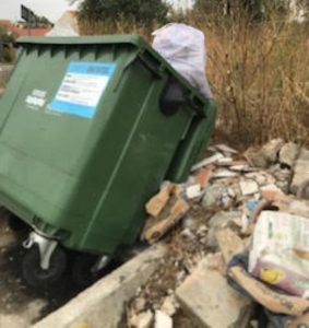 Que bela receção aos peregrinos de Santiago! lixo machuca Caminho Santiago 4