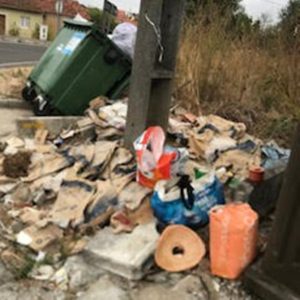 Que bela receção aos peregrinos de Santiago! lixo machuca Caminho Santiago 6
