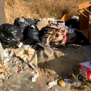 Que bela receção aos peregrinos de Santiago! lixo machuca Caminho Santiago 9 1 rotated 1