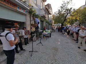 Vindima juntou vizinhos na rua dos Arcos (c/ fotos) IMG 20210924 180131