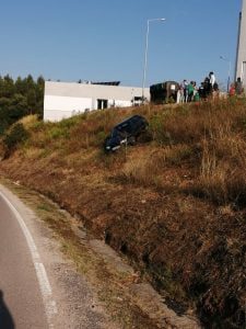 Falta de segurança no novo centro escolar da Linhaceira provoca primeiro acidente acidente linhac 7505397161 3106648760730360716 n