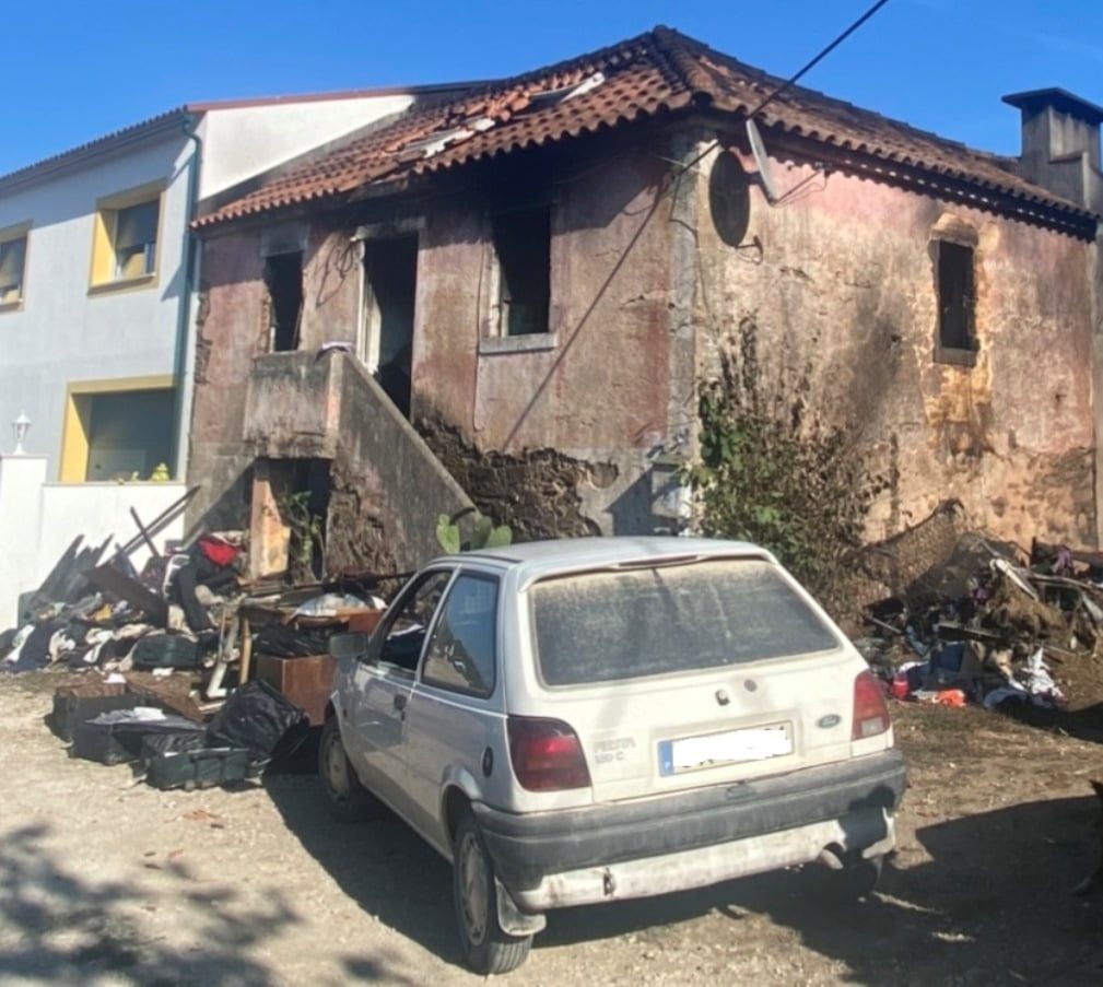 Lançada campanha de solidariedade para reconstruir casa que ardeu incend C 49EB A708 D5D9F4310309