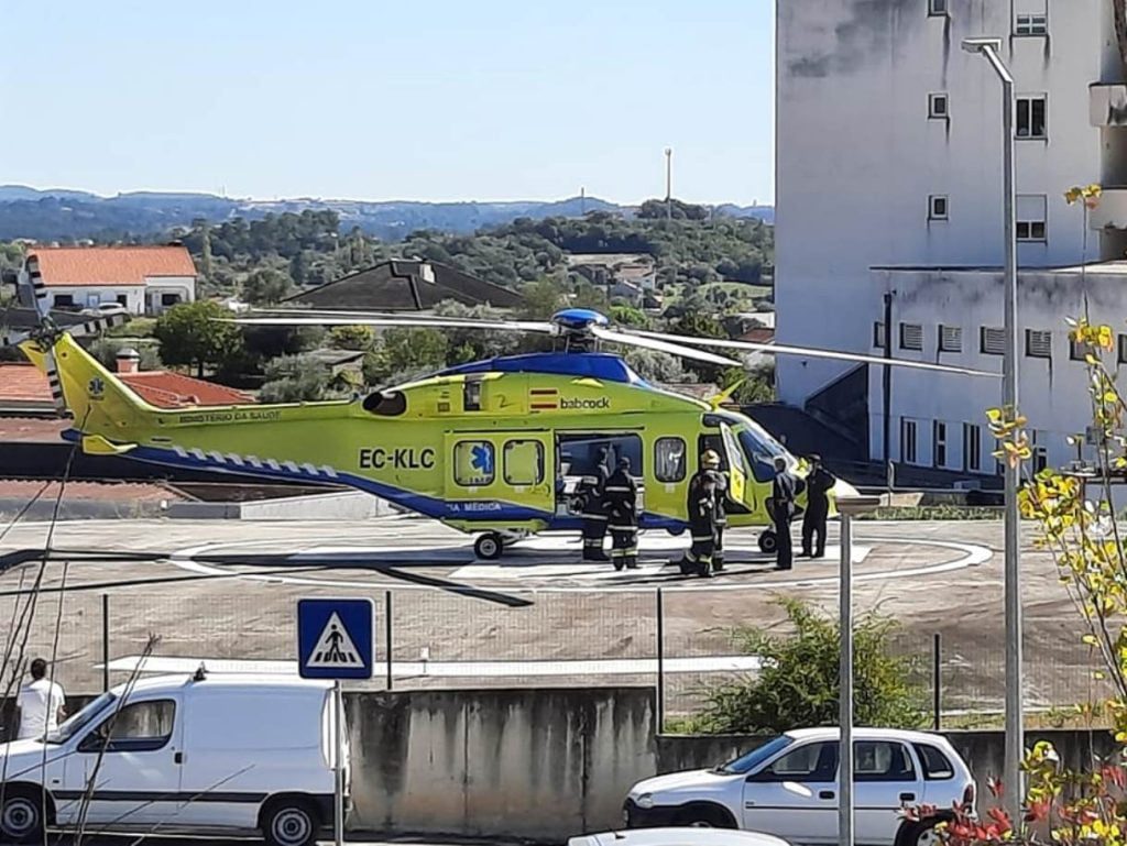 Homem evacuado de helicóptero com queimaduras graves helicoptero heliporto hospital Tomar 453 4372742523593297110 n